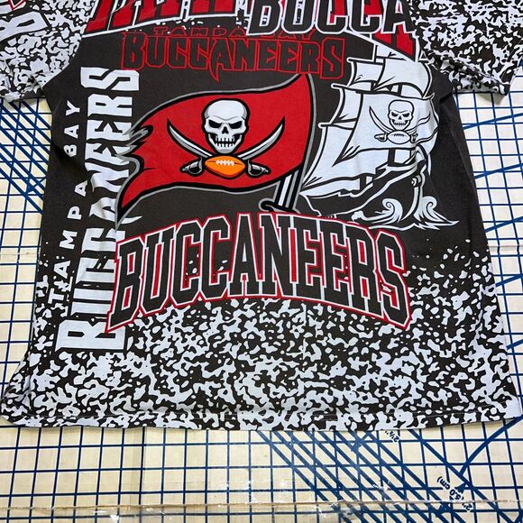 NFL Tampa Bay Buccaneers Shirt Size XXL All Over Print Short Sleeve T-Shirt - Picture 4 of 7